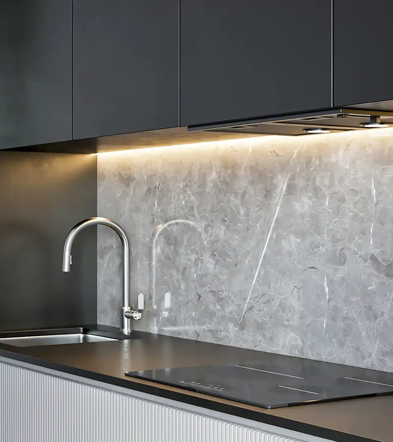 Instalación de encimera porcelánica para cocina moderna
