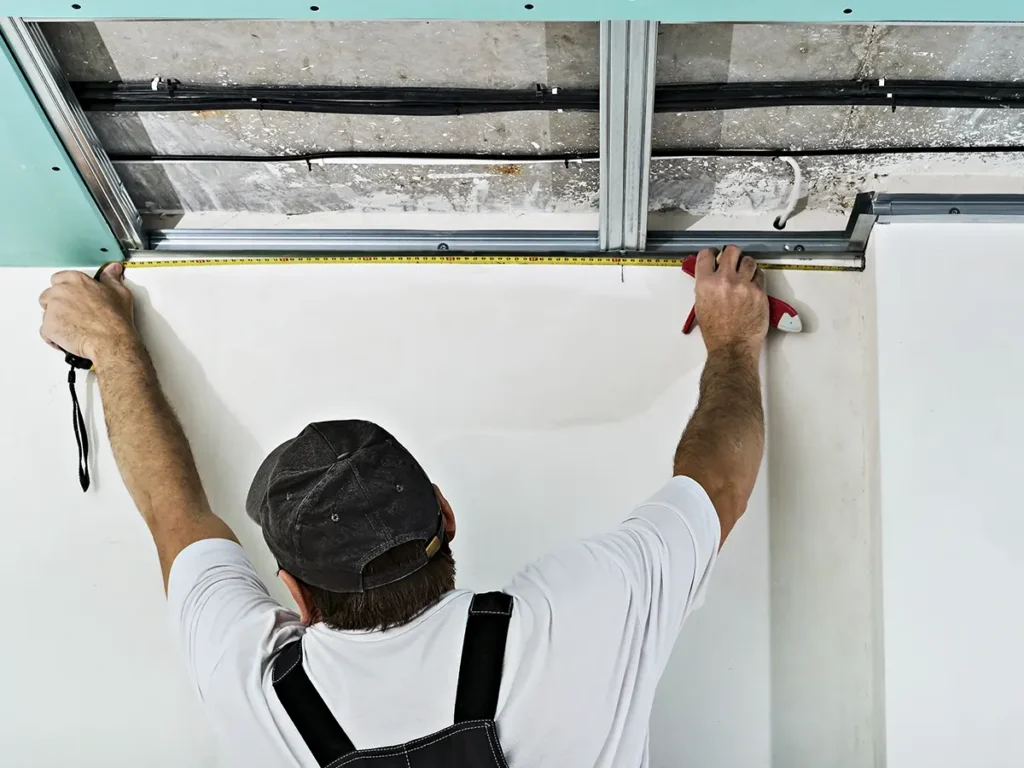 Instalación profesional de placas de pladur en una vivienda de Castellón.