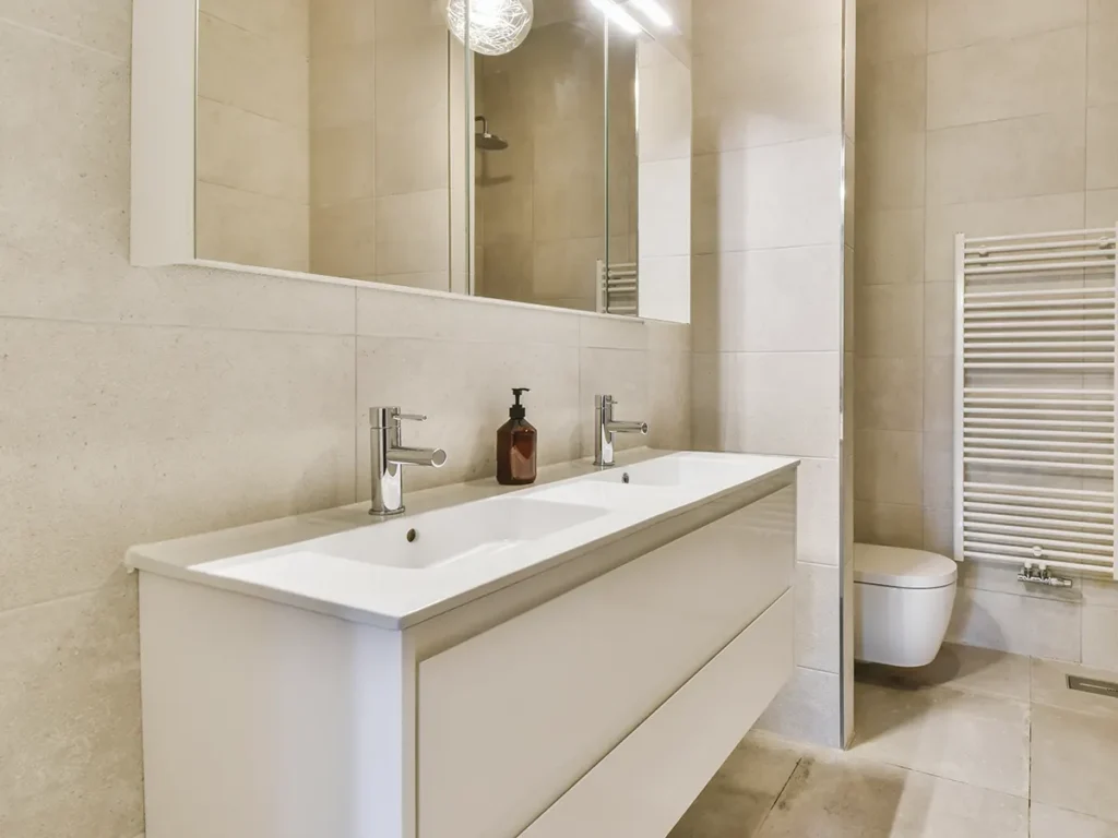 Reforma de baño moderno en Oropesa del Mar