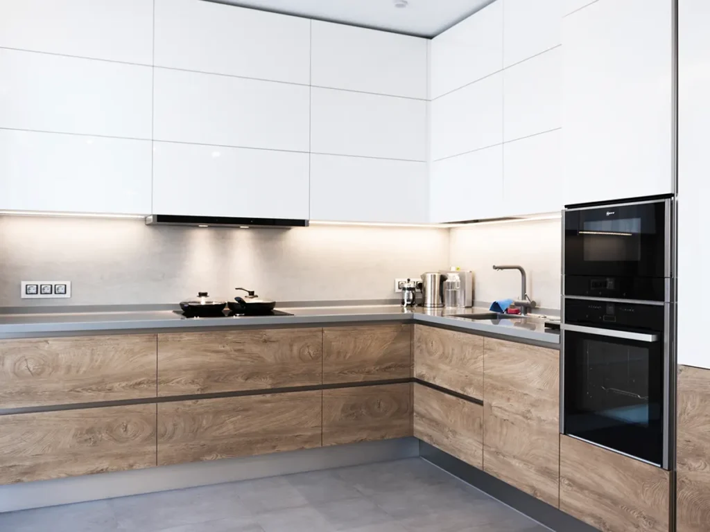 Reforma de cocina moderna en Castellón con muebles a medida
