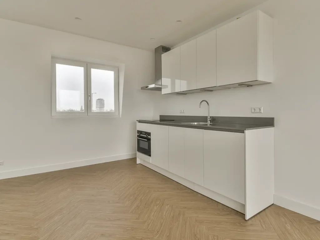 Reforma de cocina en Vinaròs con mobiliario moderno y diseño funcional.